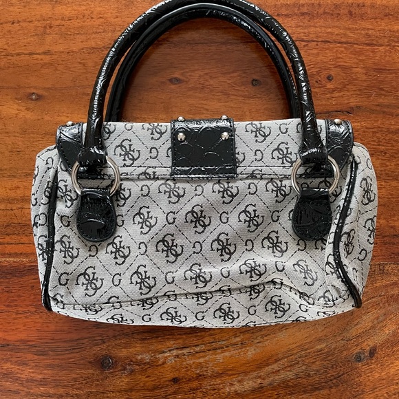 Guess bag - Picture 3 of 4